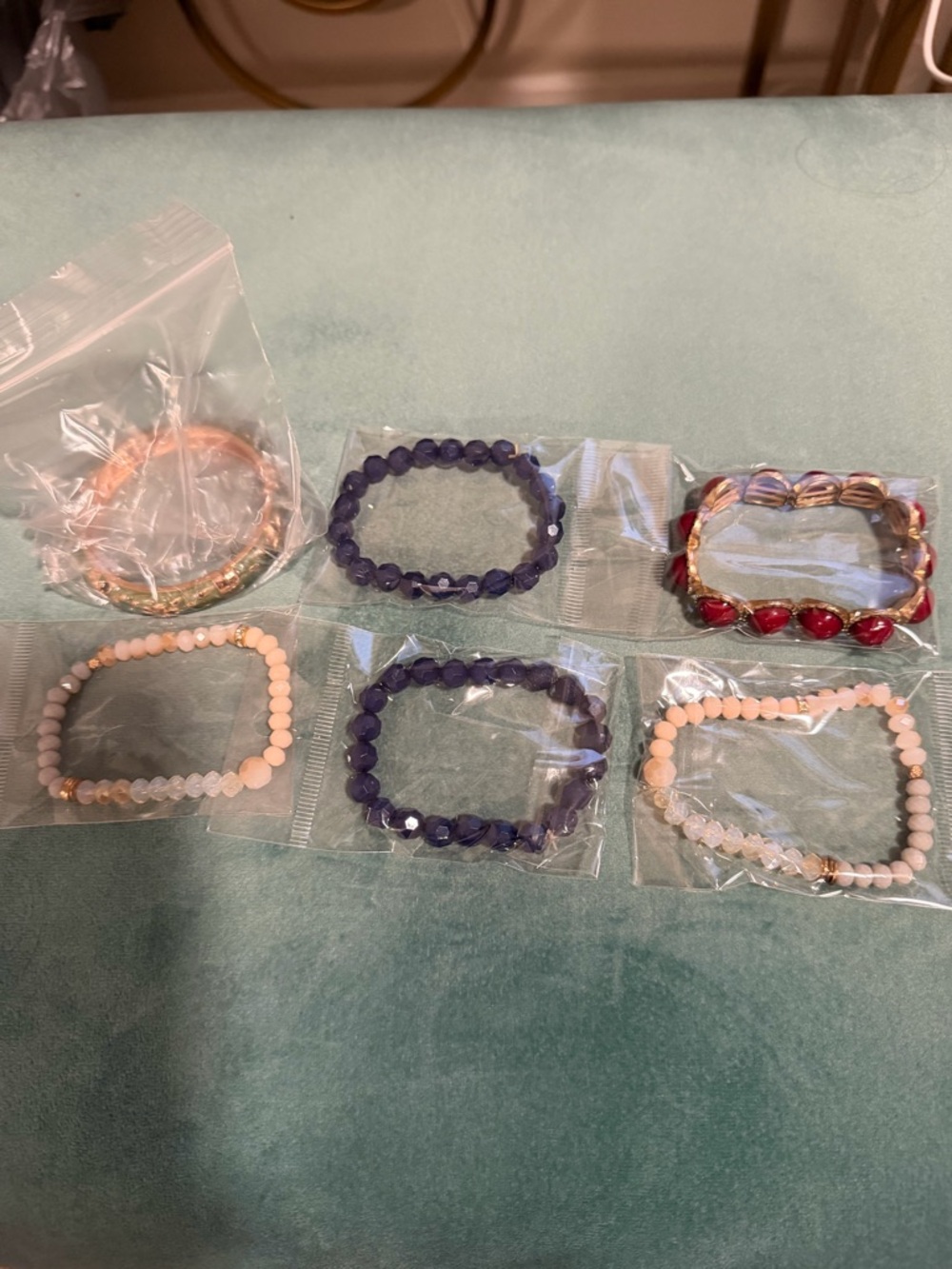 🌼 4/$13 - 6 piece fashion Jewelry set (bracelets - gently used)